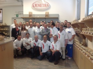 foto di gruppo riunione istruttori accademia pizzaioli presso demetra con titolare romolo verga e resp mkt teresa pecora