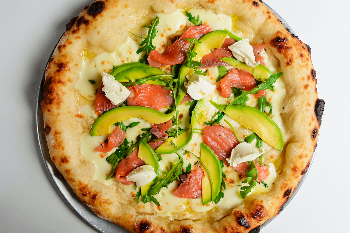 pizza avocado salmone